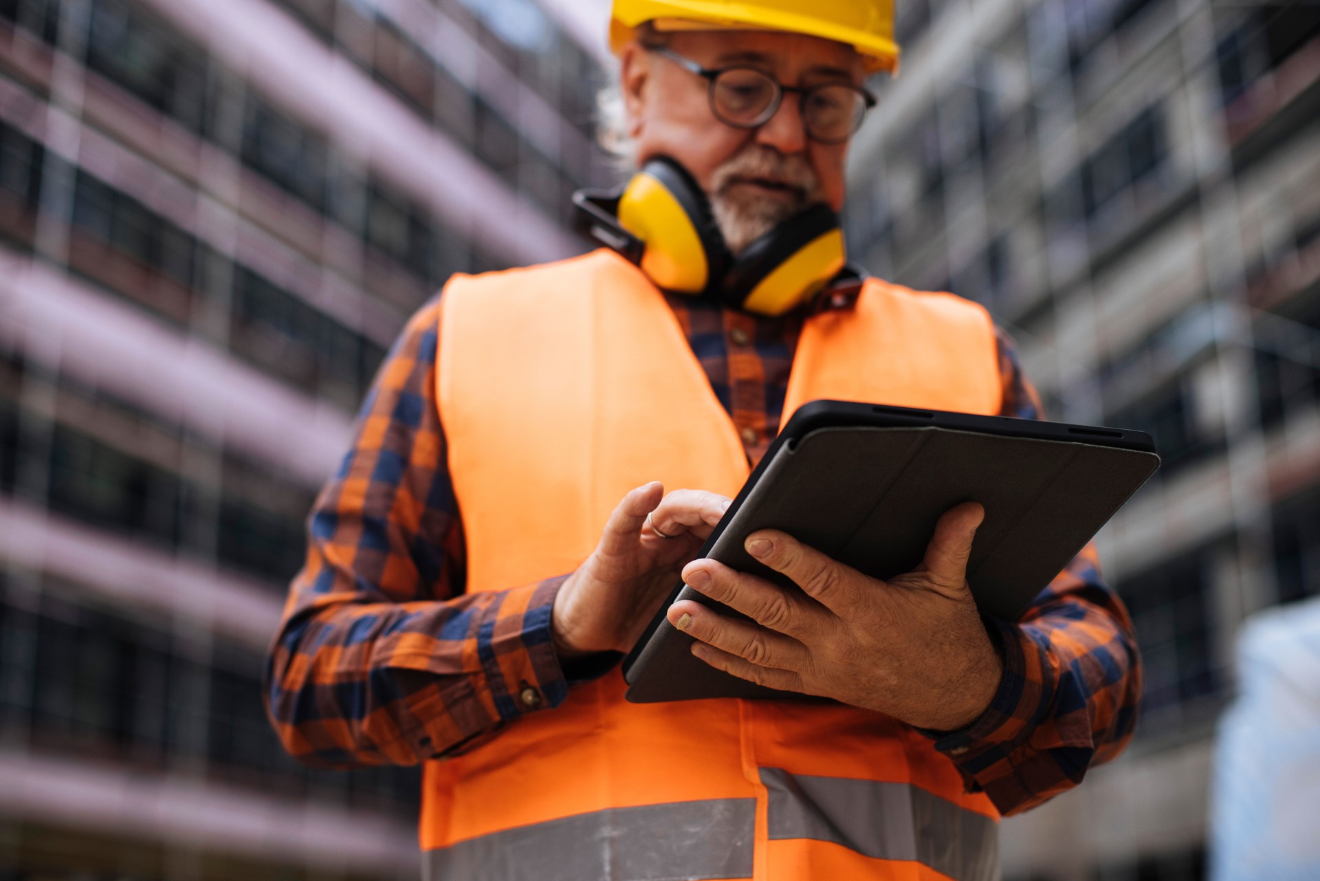 La tecnologia digitale lo aiuta a guidare il cantiere